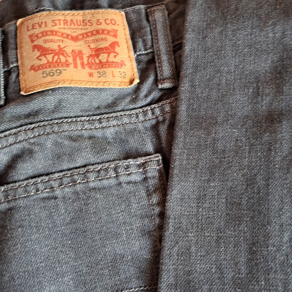 Vintage Levi's Men's Gray Jeans Size 38 X 32
